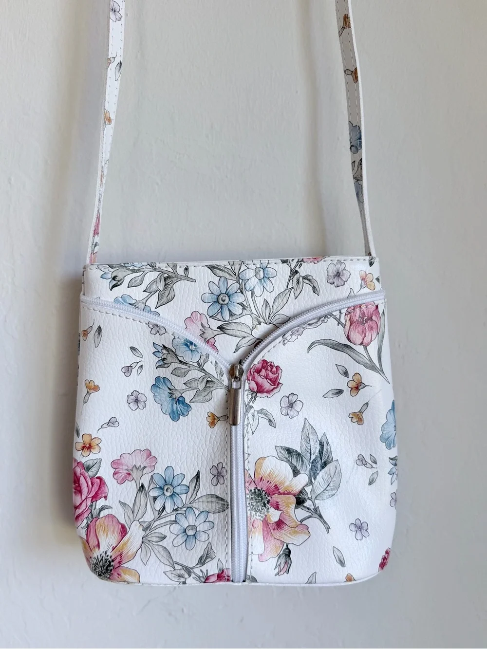 Italian Leathet White Floral Crossbody Bag Adjustable Strap Outer Zippers